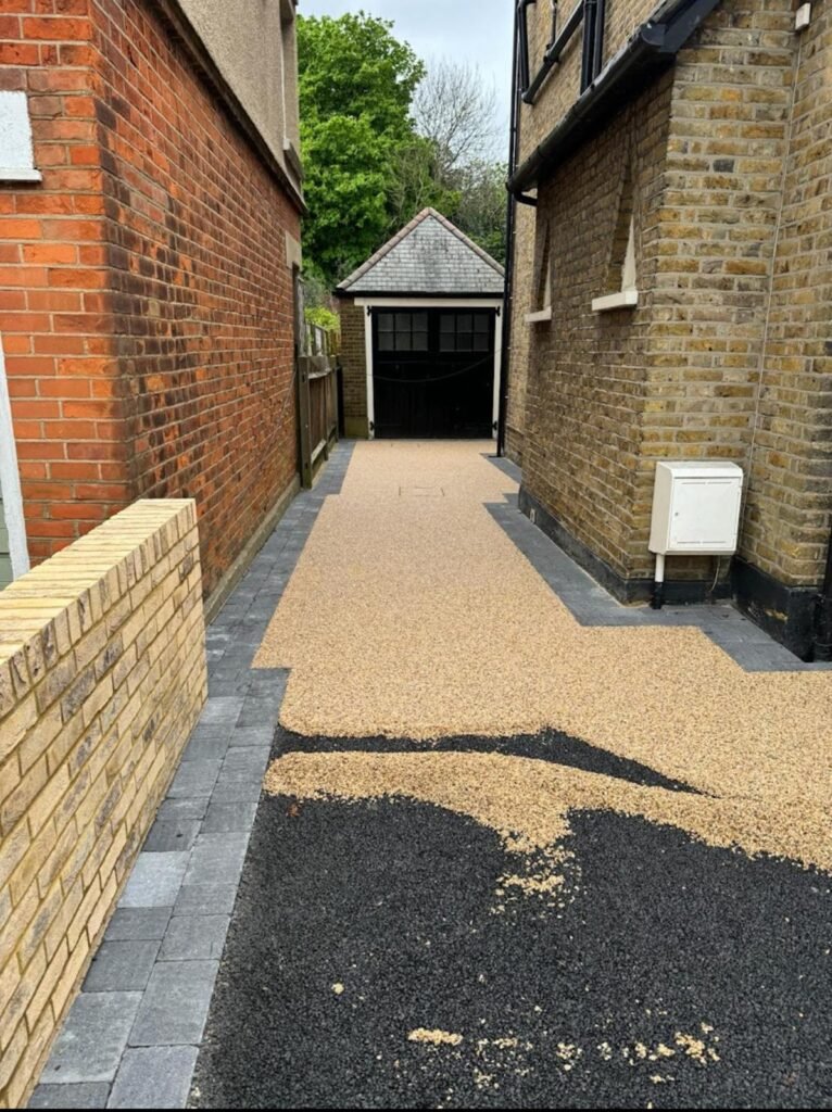 Resin-bound side pathway with block edging – low-maintenance surface in Essex